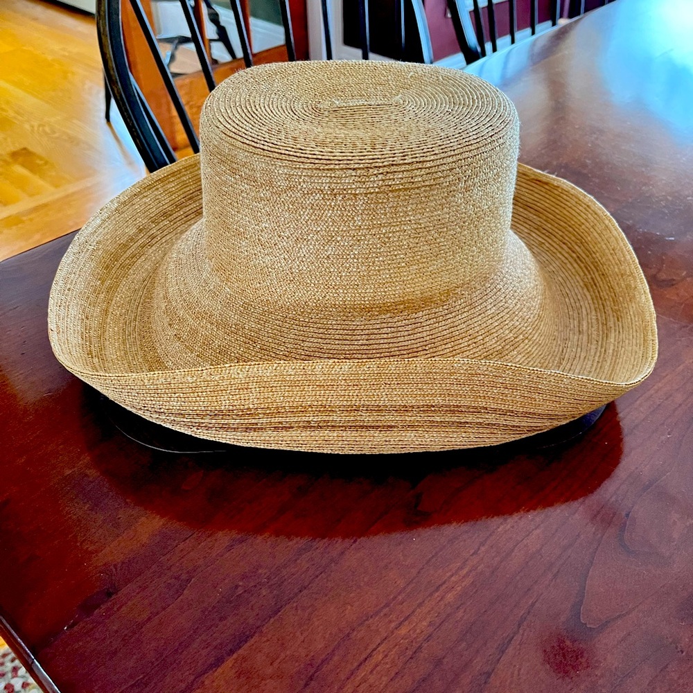 Womens straw beach hat New never worn